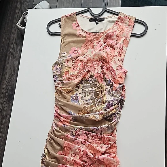 Dynamite Rouched Midi Dress - Picture 3 of 8